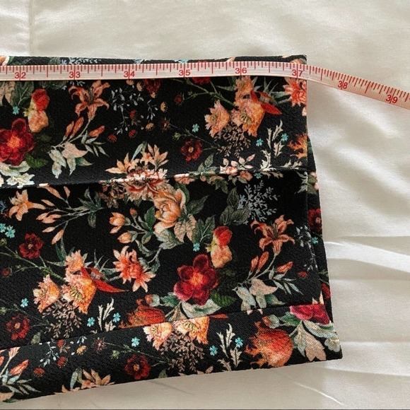 Zara Black Floral High Rise Pull On Tapered Ankle Pants Size Small - Picture 12 of 13